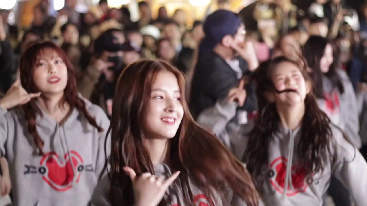 170422 모모랜드 (MOMOLAND) 낸시 - 따르릉 직캠 [홍진영x김영철 따르릉 홍대 플래시몹]