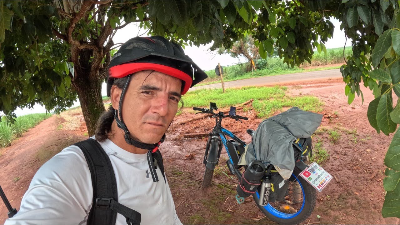 Muita chuva | caminho difícil | pneu furado, de bicicleta para o Paraguai
