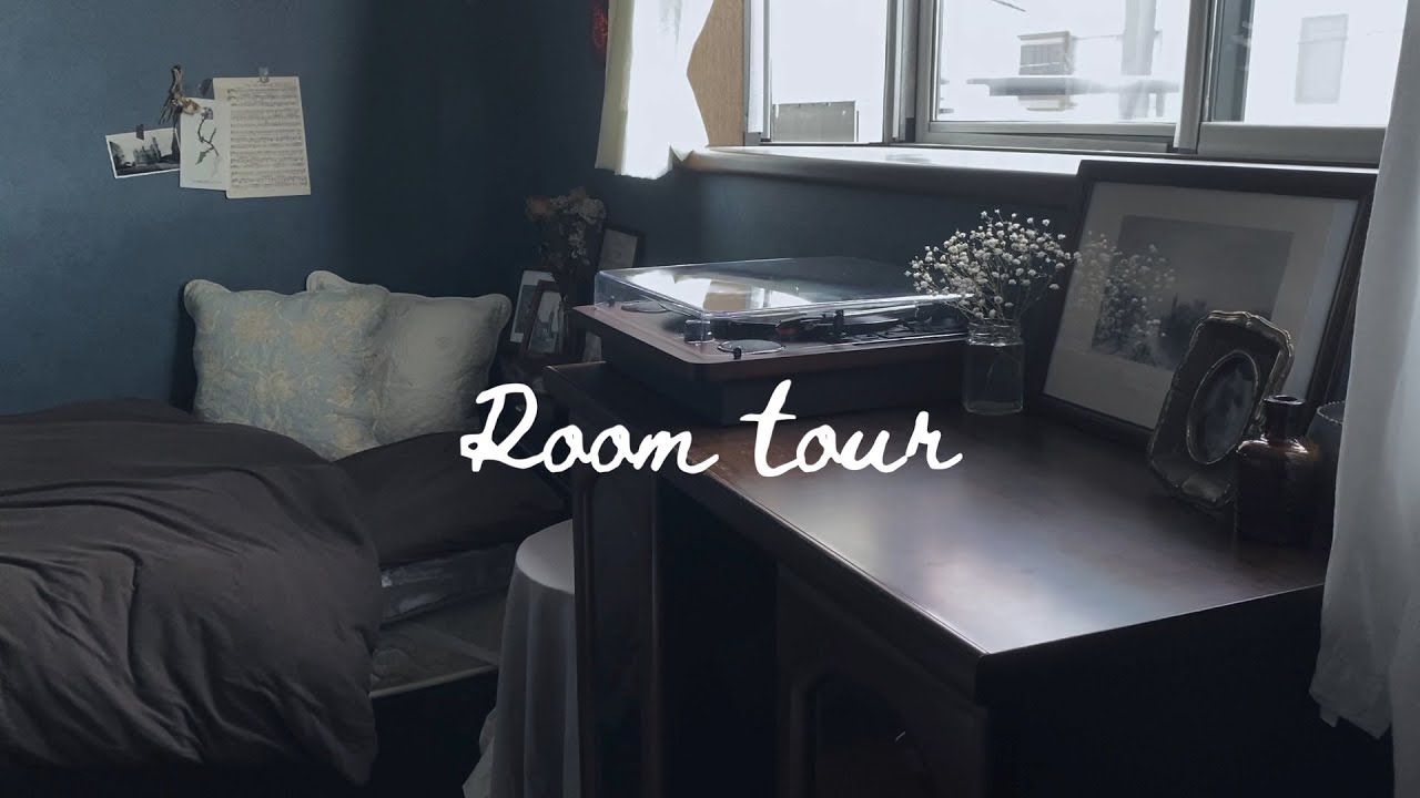 「Room tour」アンティーク雑貨に囲まれた部屋,レコード,青い壁紙,