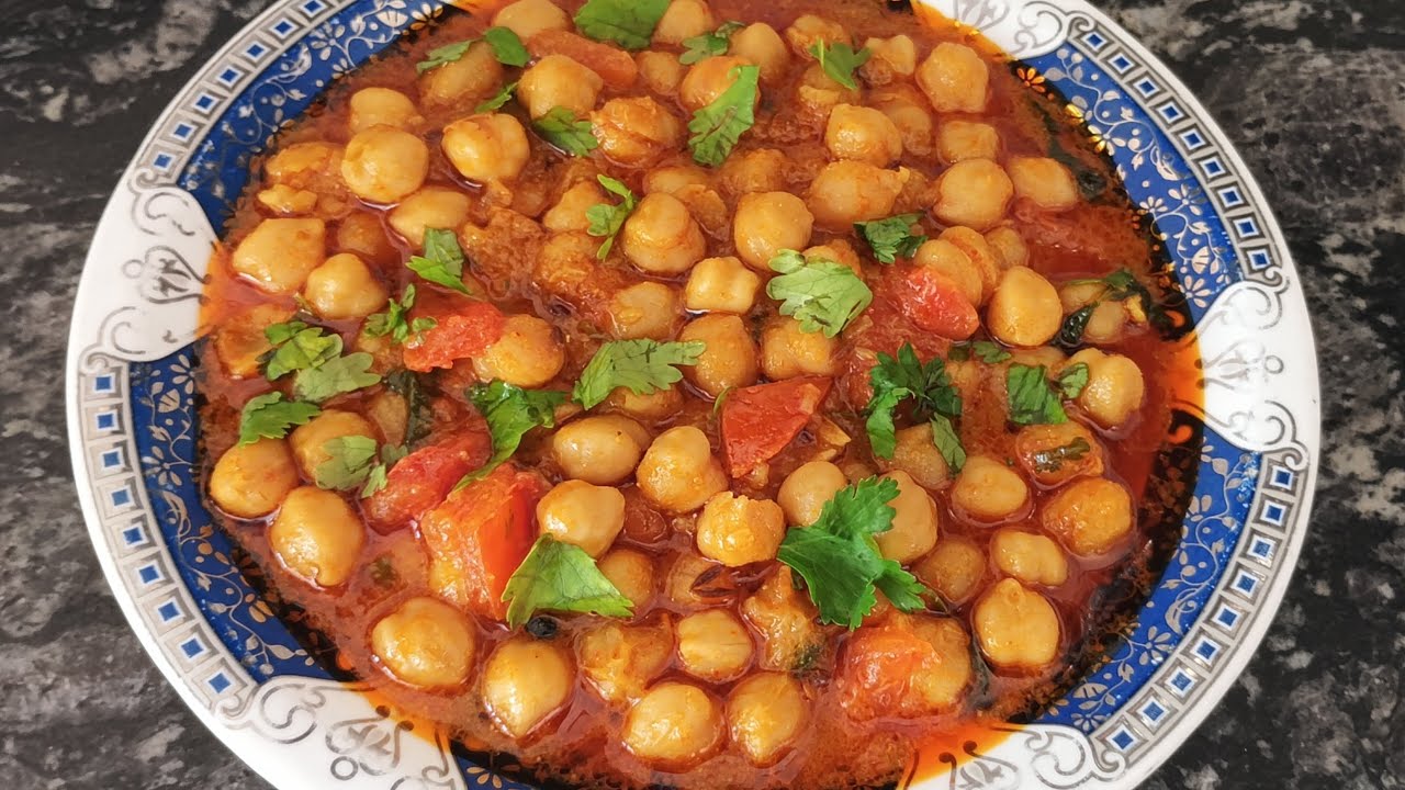 Hotel Style Chole Chane Recipe 😋 | Masaledar & Easy