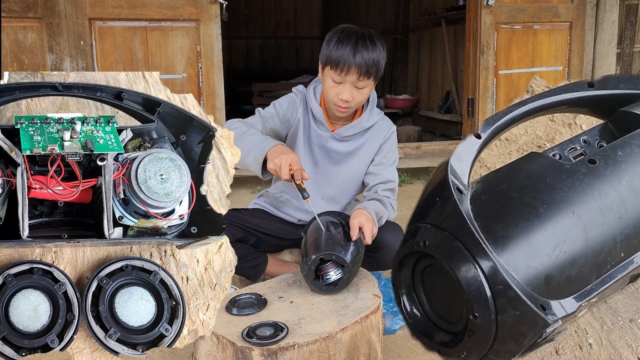 The boy repairs Bluetooth speakers orphansDuynhan