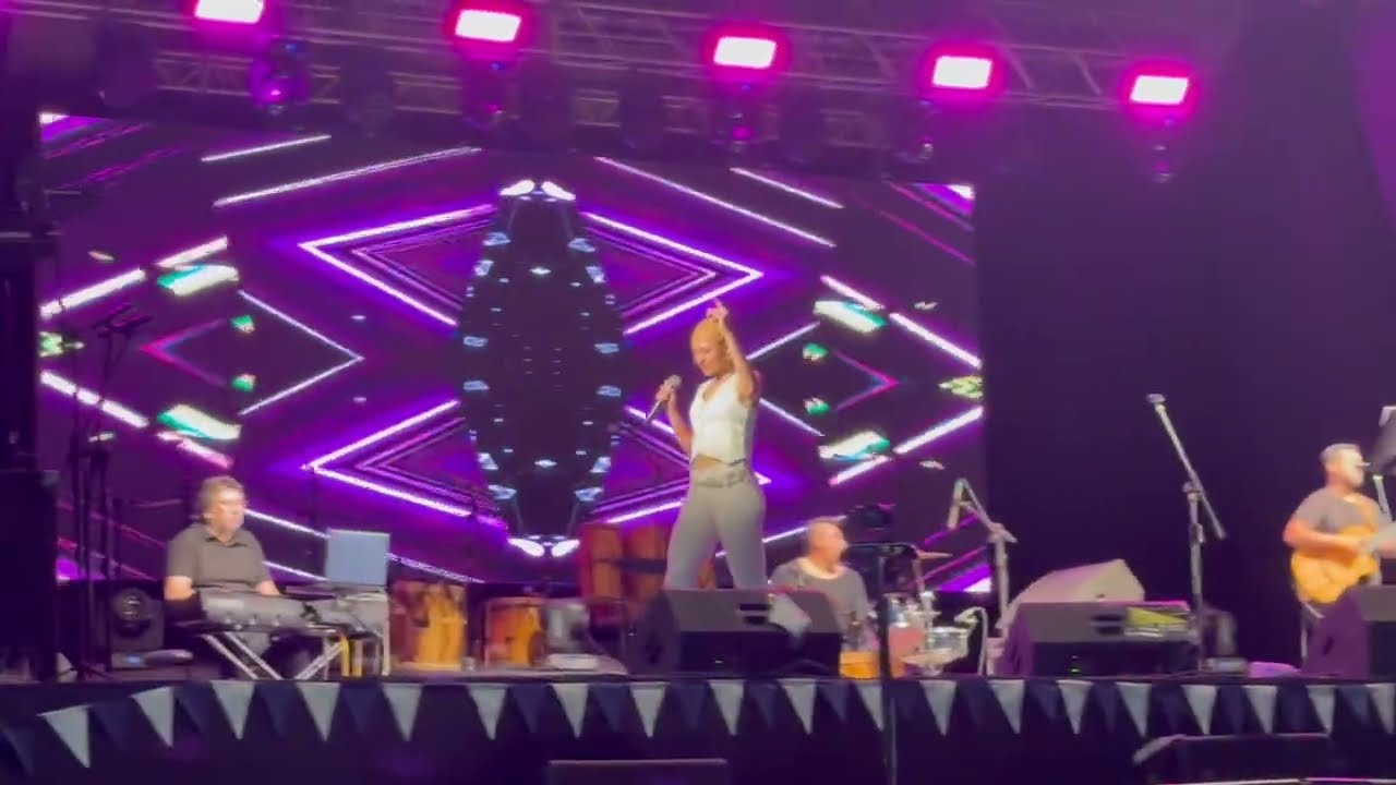 Que hubiera sido-Aisha\En Vivo