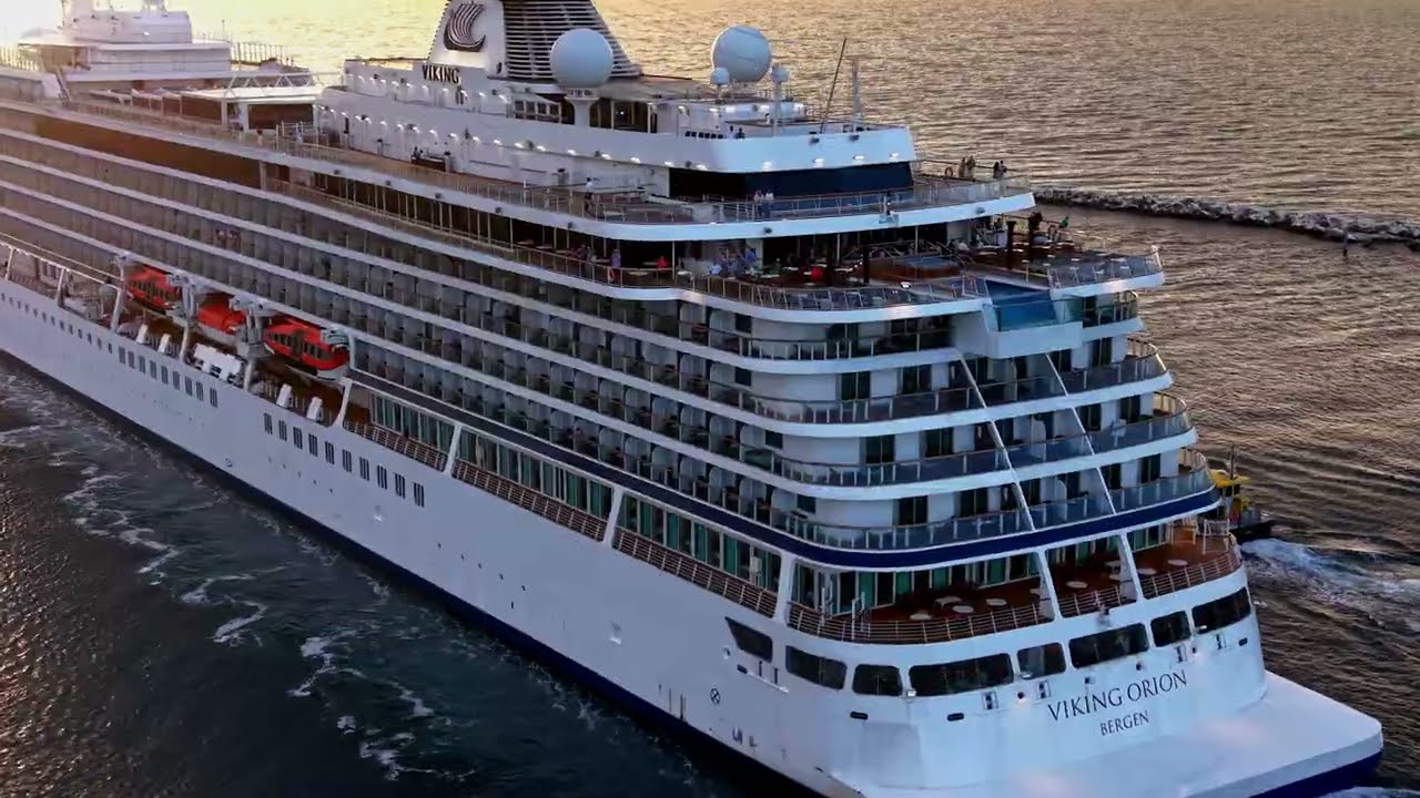 CRUISE SHIP | VIKING ORION departing Adelaide, South Australia