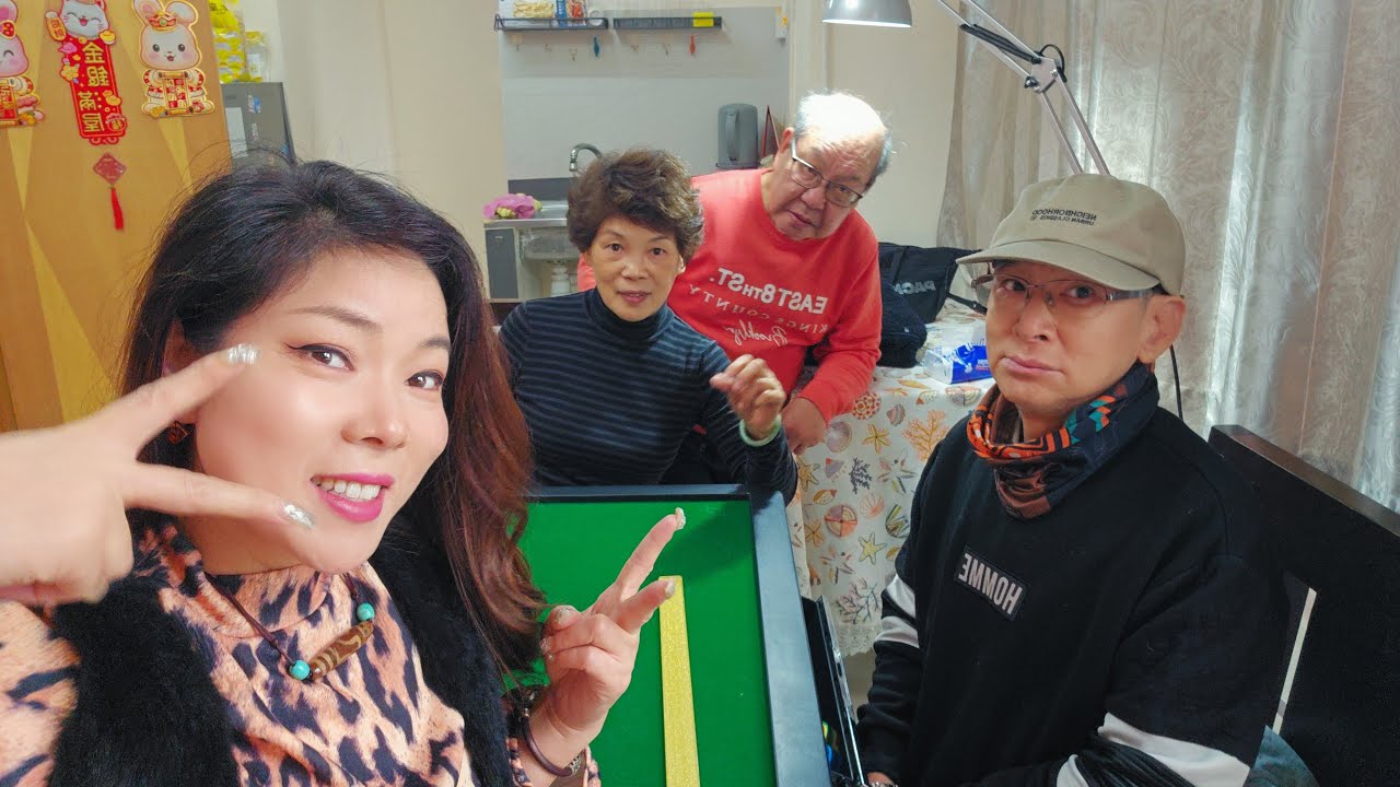 「香港才艺主播芯妮Queenie」正在直播！