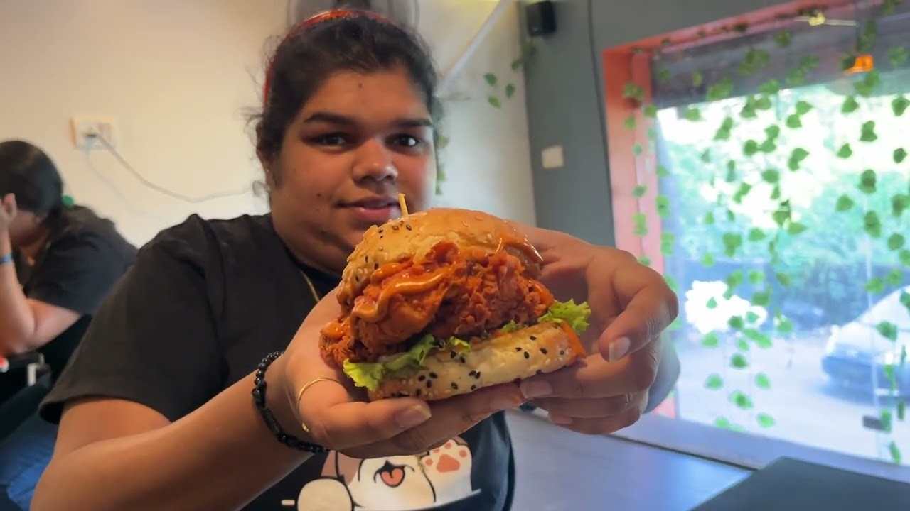 KRUNCH CAFE MAPUSA REVIEW 🍗| Goan vlogger | Apeksha & Akansha vlogs