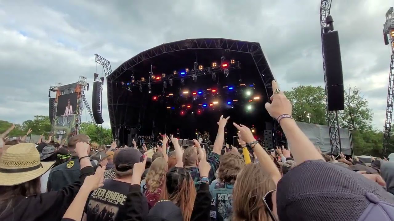 The Darkness - 'Givin' Up'