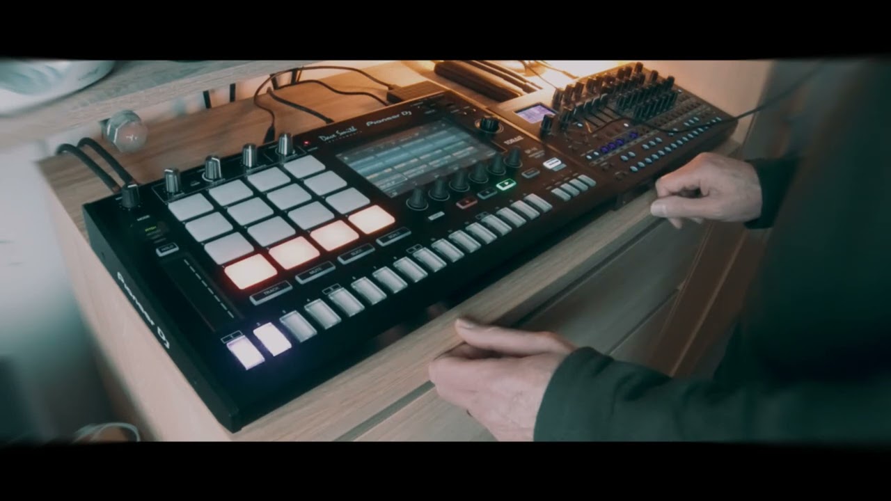 Roland SH-4D (+SP16) / 'Disdain'