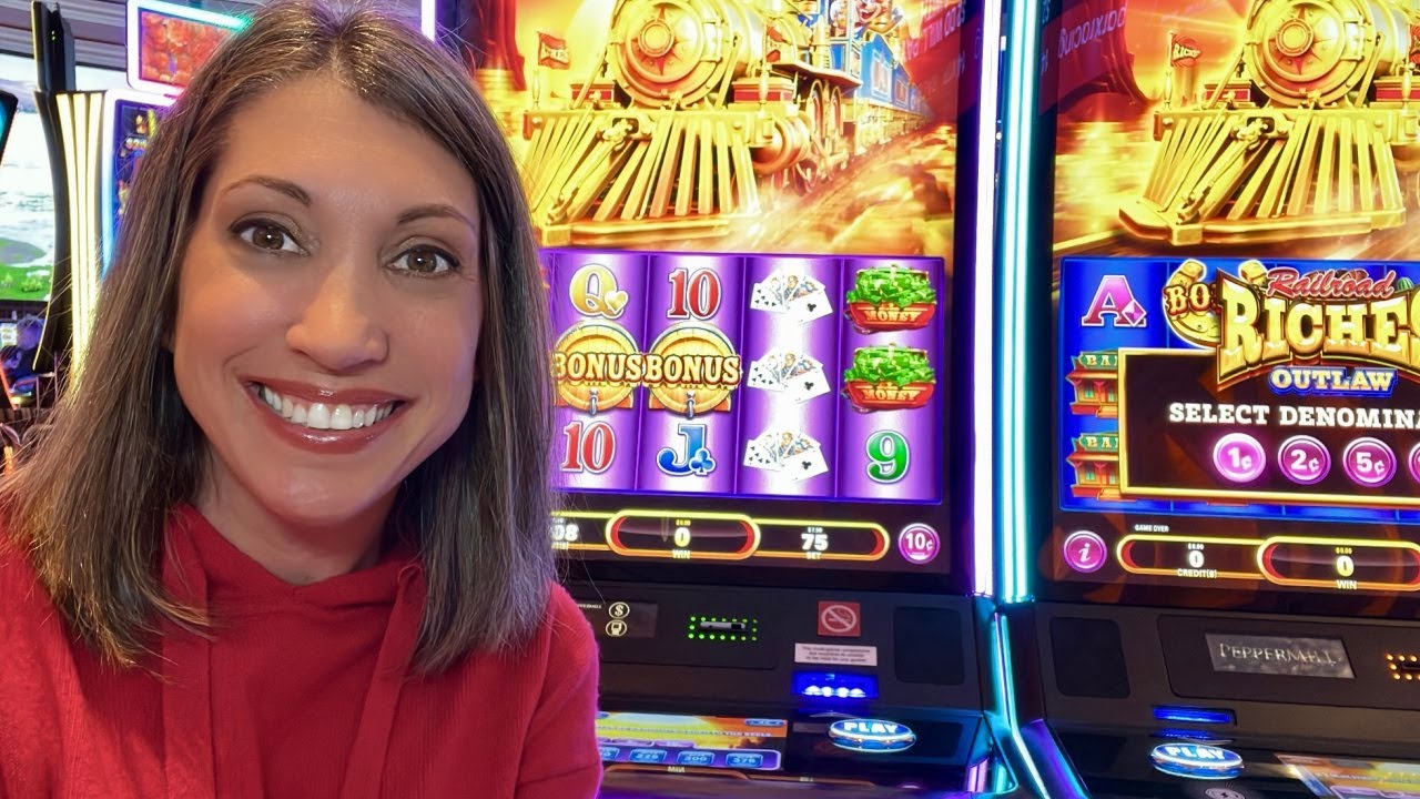 YAY! 🤑  I found the lucky slot machine! 🤞👍 🎰