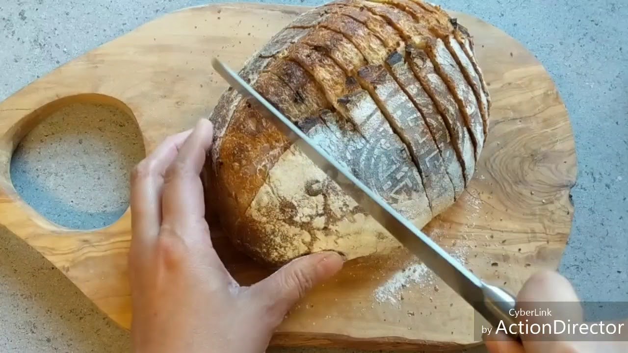 How to slice cutting  over 70% high hydration #sourdough  #sauerteigbrot  #bread   . 如何切酸種大麵包