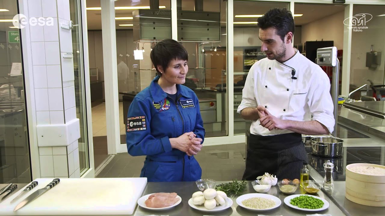 Riso integrale con pollo alla curcuma e verdure insieme a Stefano Polato e Samantha Cristoforetti