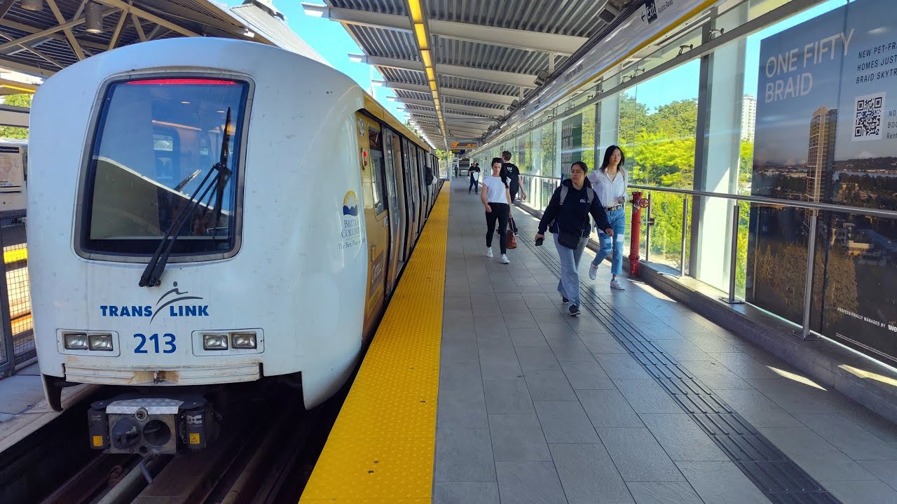 VANCOUVER SKYTRAIN: Lougheed Town Centre Station (full station tour) - 