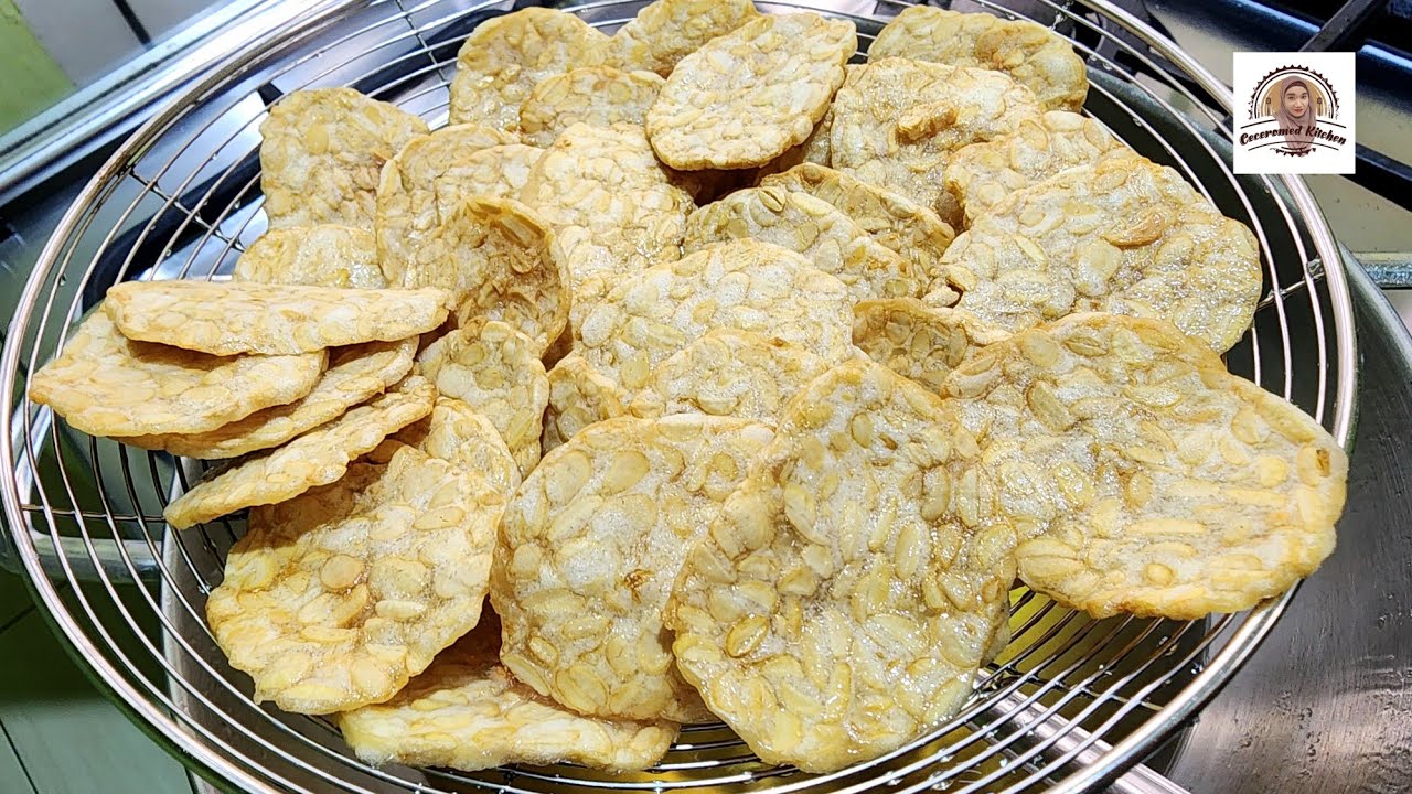 KERIPIK TEMPE SAGU, RENYAH EMPUK, PALING LARIS SAAT LEBARAN.
