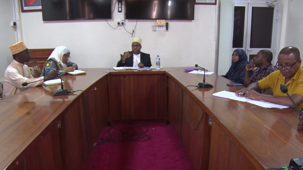 KATIBU MKUU WIZARA YA ELIMU ZANZIBAR AKUTANA NA WATENDAJI WA IDARA NA VITENGO VYA WIZARA