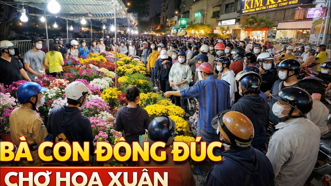 Xôi Nổi Tấp Nập Chợ Hoa Xuân Bến Bình Đông Tối 20 tết Bà Con Đi Mua Hoa Tết Đông Quá Xá
