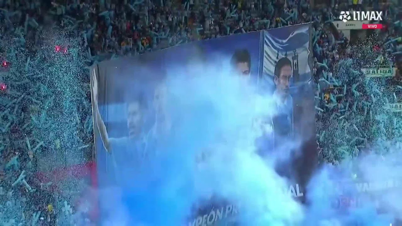 Espectacular recibimiento de los hinchas celestes a Sporting Cristal en el partido contra la 'U'
