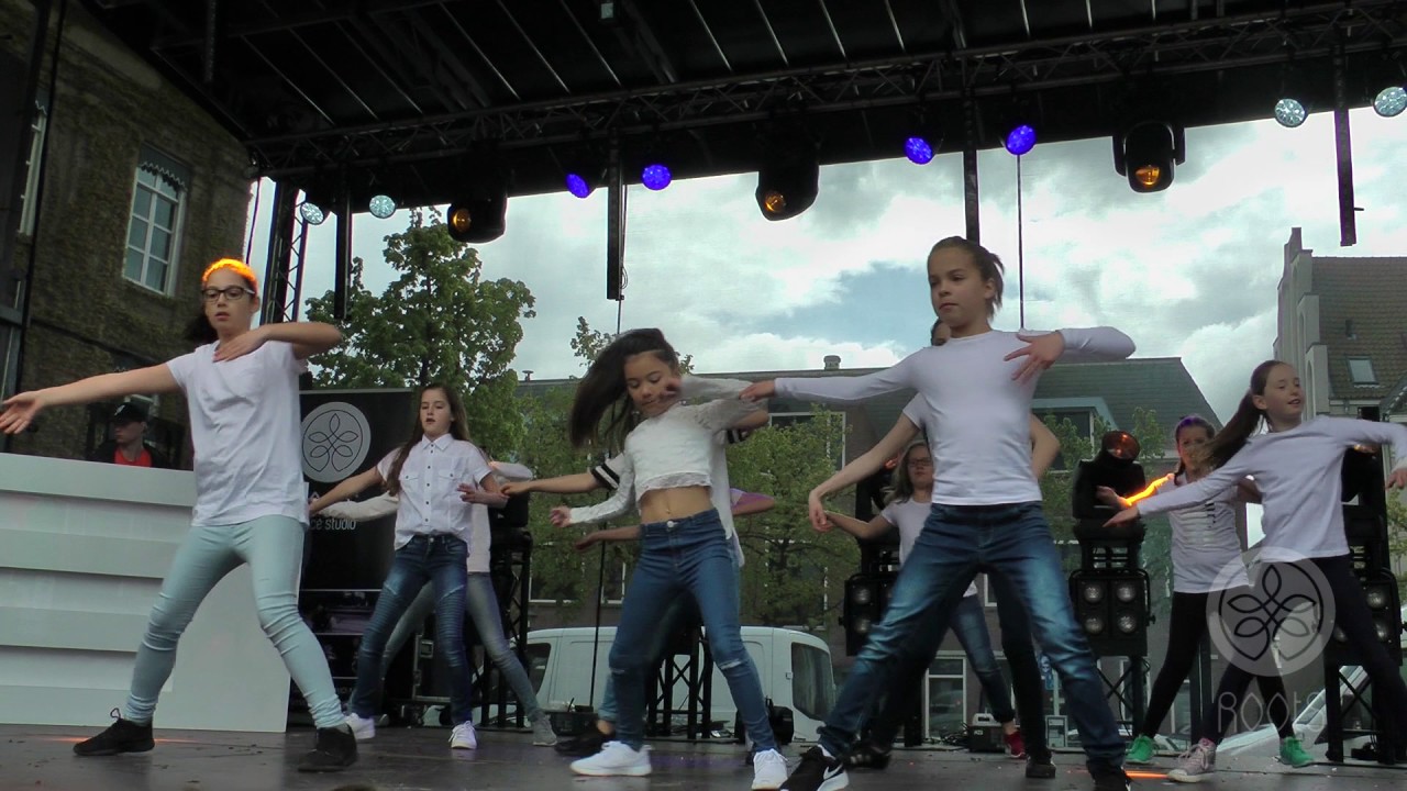 Hiphop Girls (9-11) Woensdag Groep 2 // ROOTS Koningsdag 2017