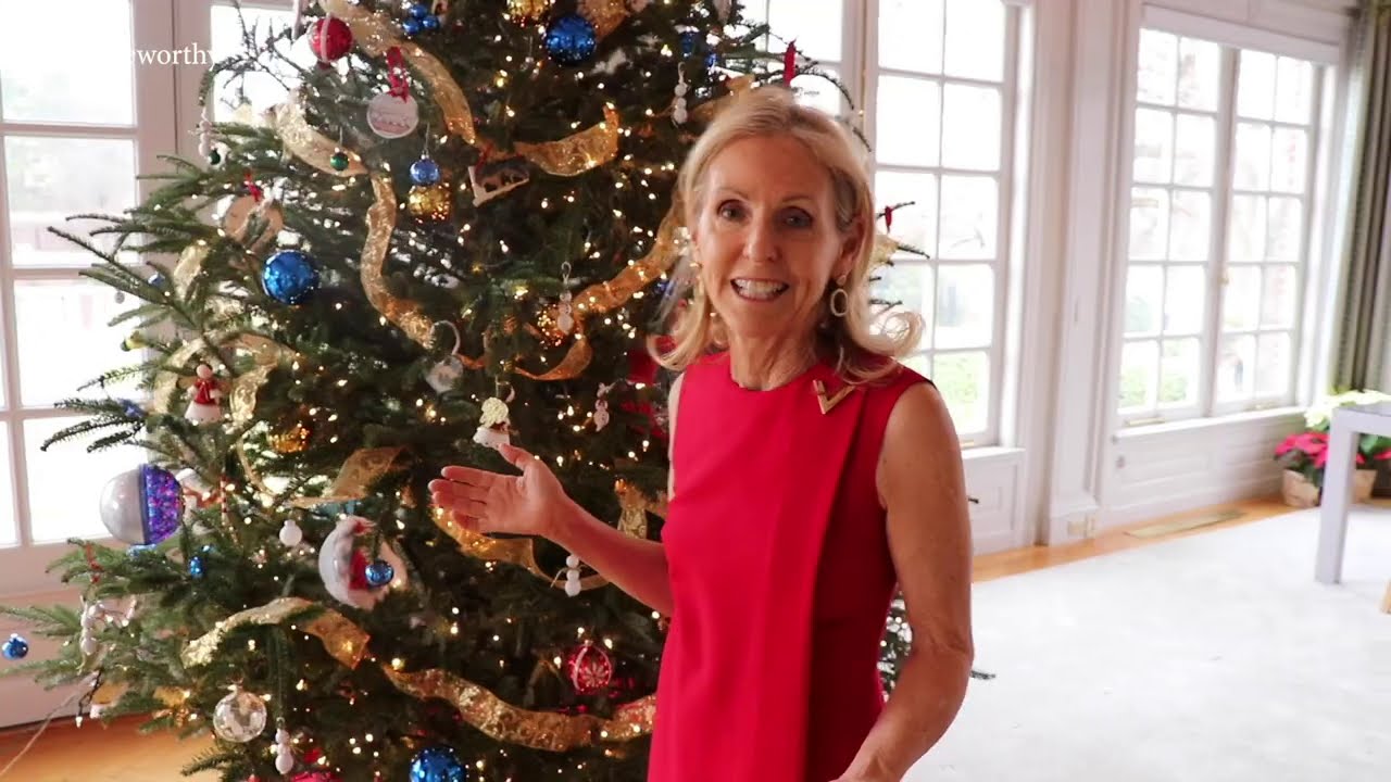 HOUSE TOUR | Connecticut Governor and First Lady Lamont's Christmas Decorations