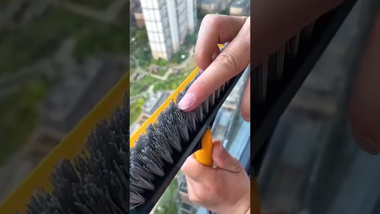卫生间要备一个这样的地板刷，可以一面刷第一面刮干，清理起来不费劲。