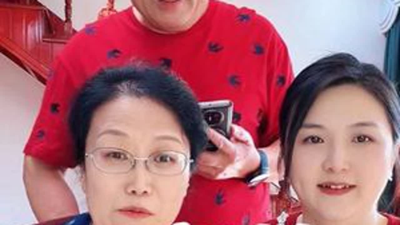 这一站，叫故乡，时隔十年，如约而至。#小玉一家人 #东北 #过年 #欢聚一堂其乐融融 #用抖音记录人生 @抖加🔥上热门🔥dou+🔥热点宝 @抖音小助手