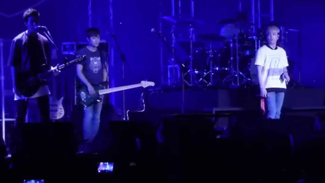 FNC Kingdom in HK - FT Island singing Memory