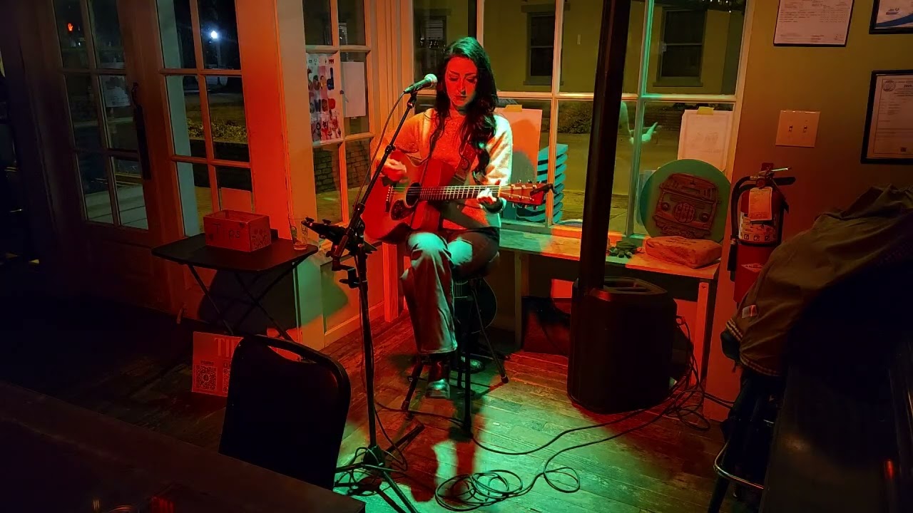 Slow dancing in a burning room - Emma Klein - Green Bus ( Jan 30 2026 )