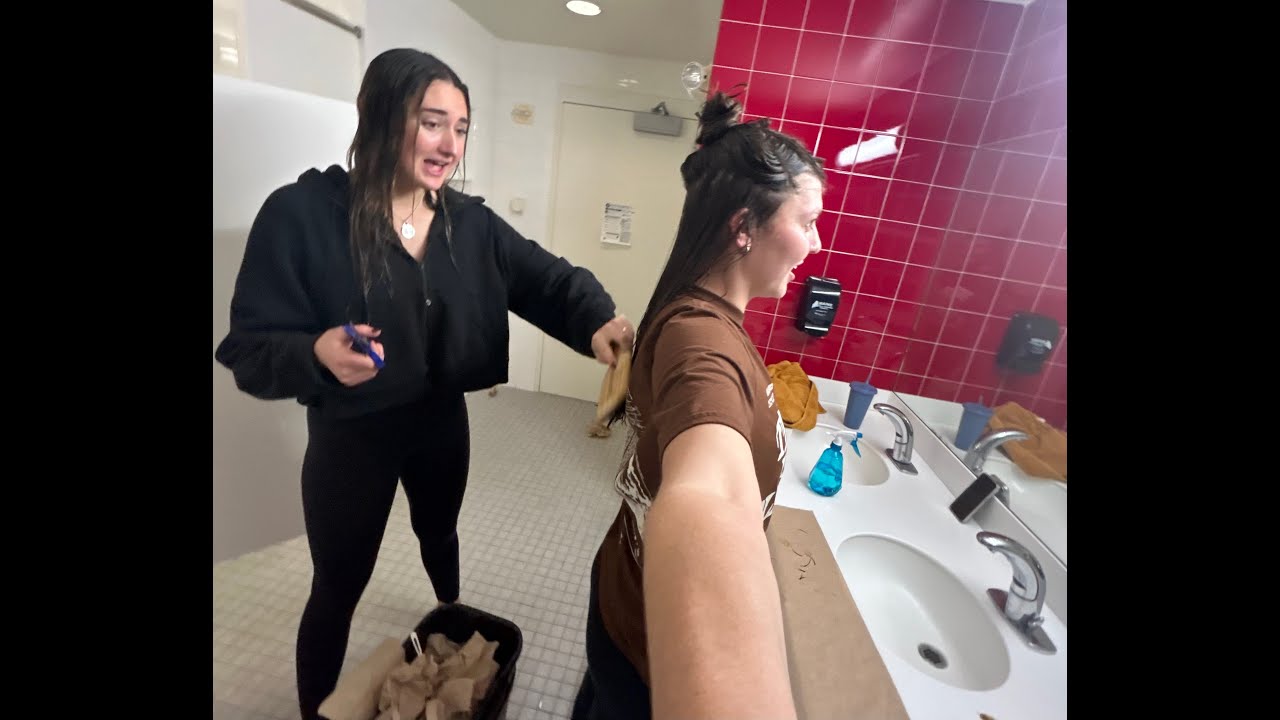 Day in the Life as a Bowdoin College Student Dec 2023 + dorm bathroom hair cuts