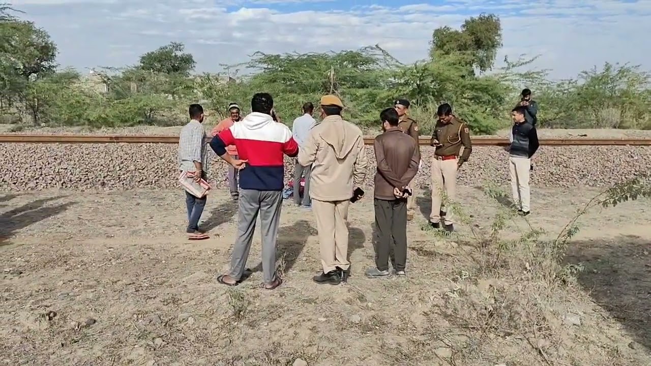बाड़मेर से ऋषिकेश जाने वाली ट्रेन के आगे आ गया युवक......