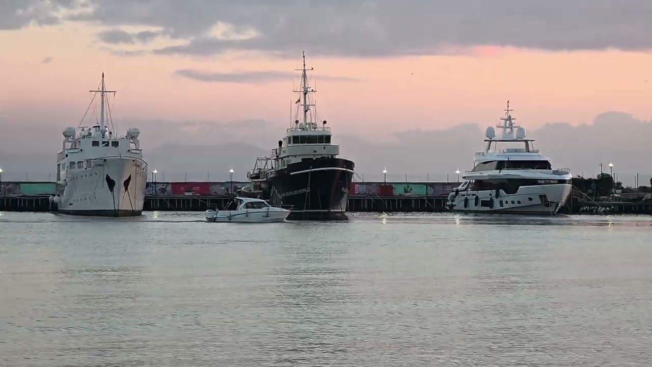 Calm walk alongside Lungomare Mergellina in Naples.
