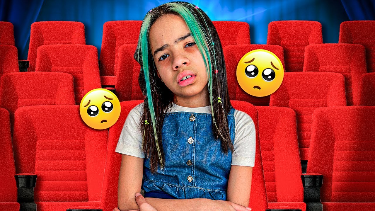 CONSTRUI UM CINEMA SURPRESA PARA MIKAELLY QUE ESTA DOENTE...