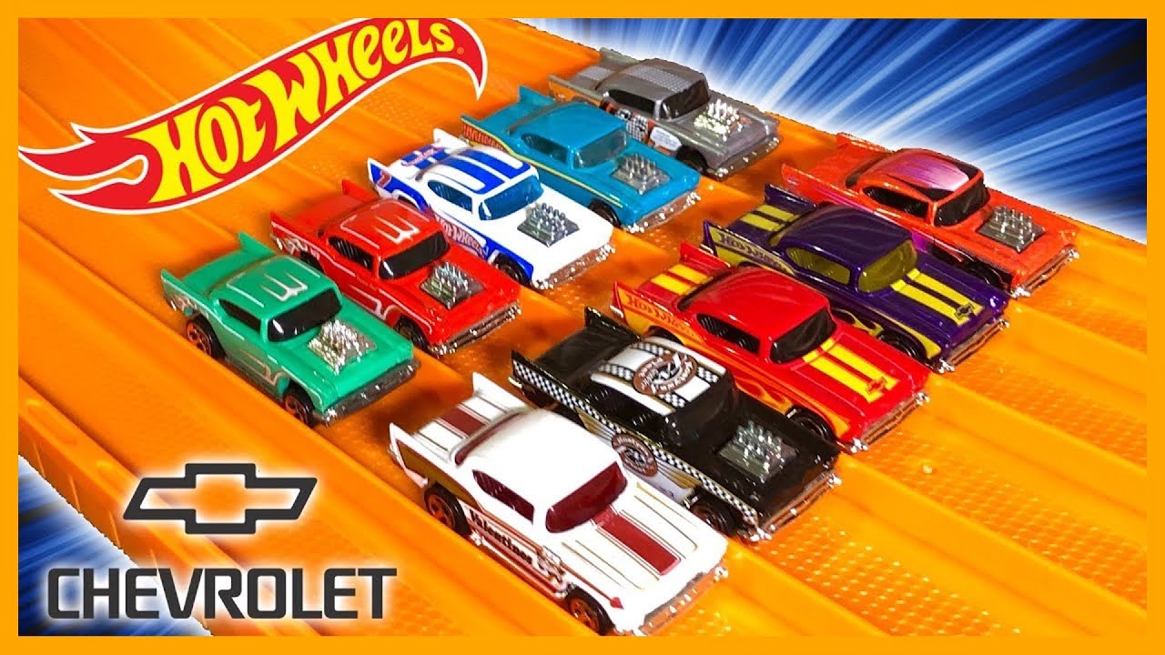 HOT WHEELS 1957 CHEVYs RACE & REVIEW