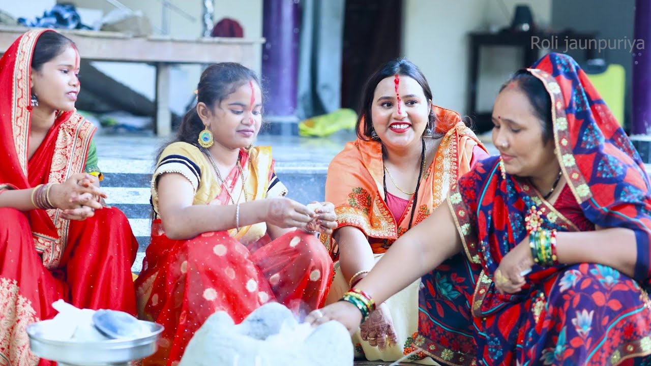 छठ महापर्व के लिए बनाया ठेकुआ ।। रोली जौनपुरिया ।।