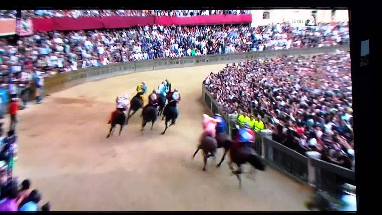 Palio di Siena luglio  2015 Tittia viene buttato a terra!!