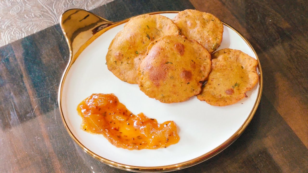 Chatpati Aloo Masala Puri 😍  Aate Me Aloo Dalke Crispy Poori Instant  Crispy Puri Recipe