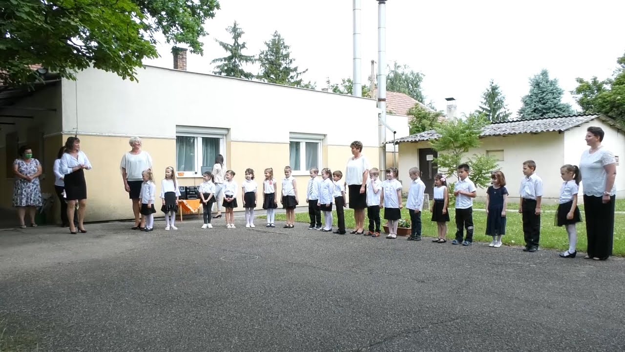 Ballagás a Játékvárból - Kossuth úti óvoda (felvételről)