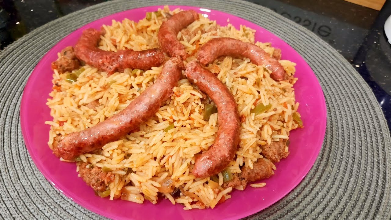 مطبخ ام وليد / دقائق قليلة و العشاء العائلي جاهز ، وصفة سريعة و لذيذة للجميع ، ارز بالمرڨاز (نقانق)