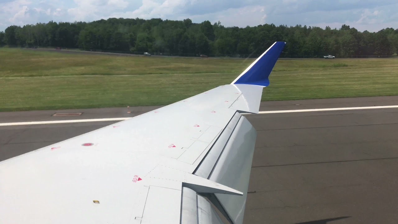 GoJet CRJ-550 Windy Landing | Bradley Airport