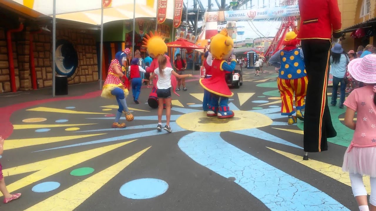Laura dancing in the Luna Park parade