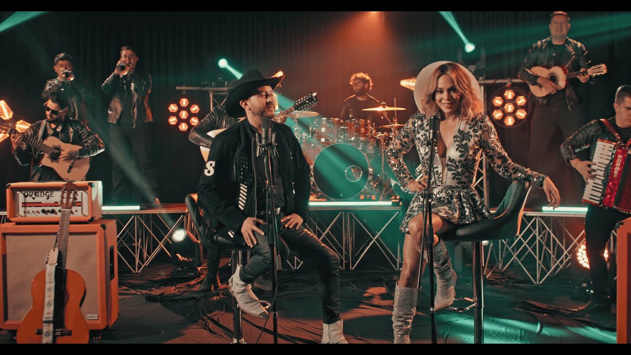 Sebastian Campos, Adriana Bottina - Olvidame y Pega la Vuelta (Video Oficial)