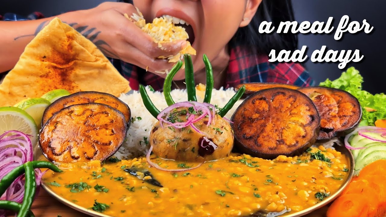 EATING DAL CHAWAL SPICY ALOO BHORTA CRISPY BEGUN BHAJI WITH LOTS OF CHILLIES | BEST MEAL FOR SAD DAY