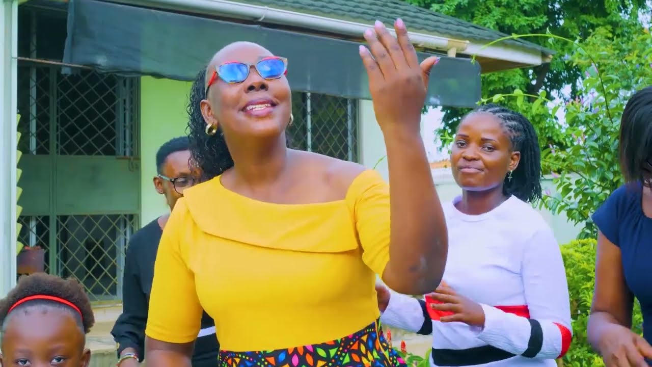 Christine Atieno_Huyu Mungu[ Official Music Video]