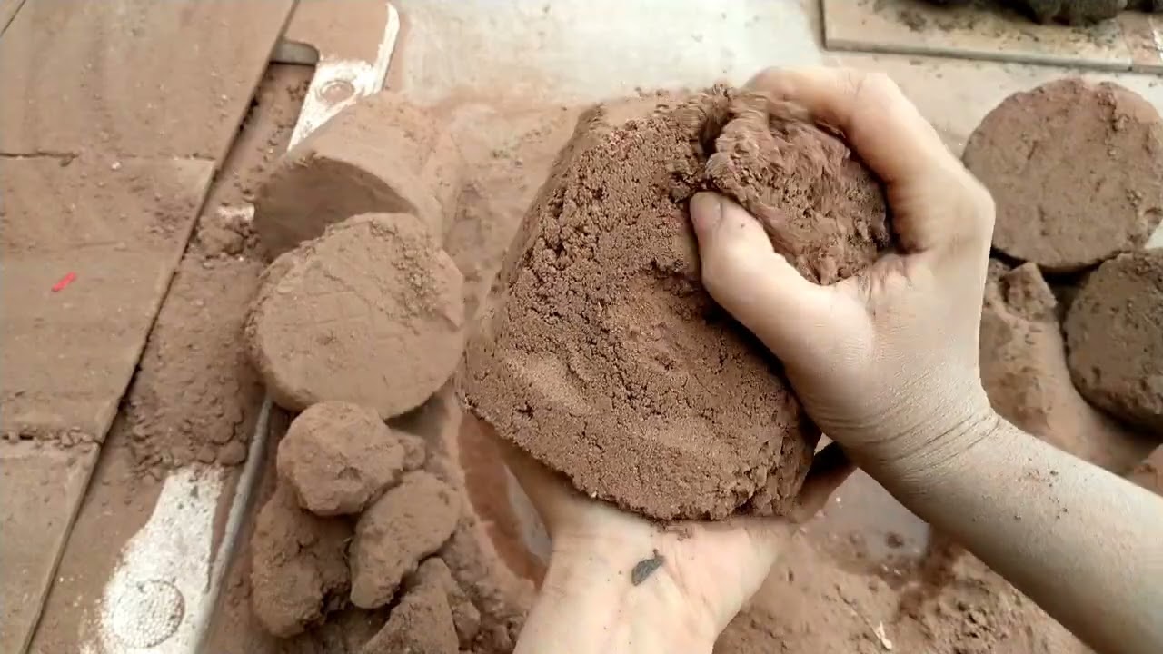 Red dirt dusty dry crumbling / Water crumbling