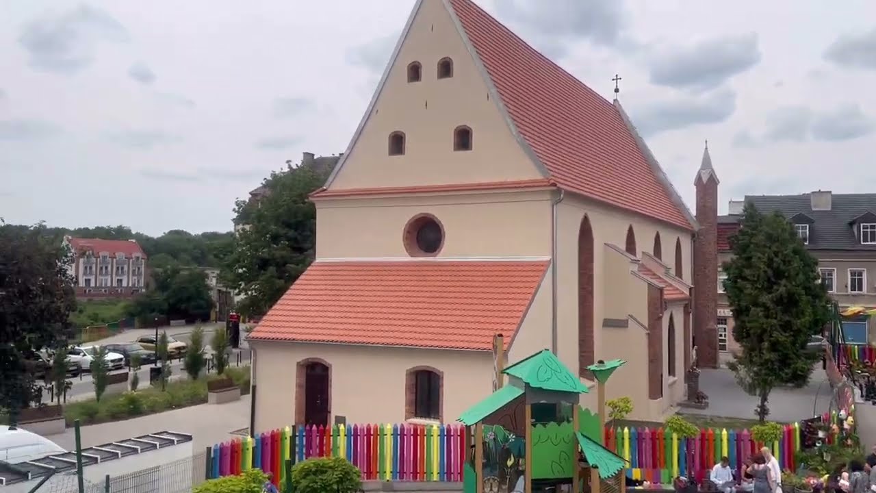 Przegląd małego miasteczka w Polsce.Srem