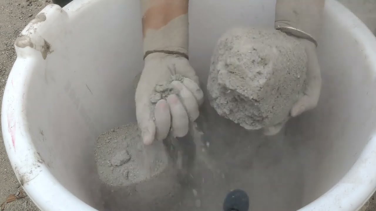 Dusty 🌪️ sand cement dry and water 💦 crumbling