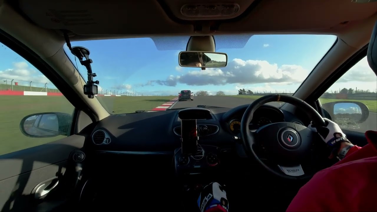 Donington Park Renault Clio 200RS vs BMW G87 M2