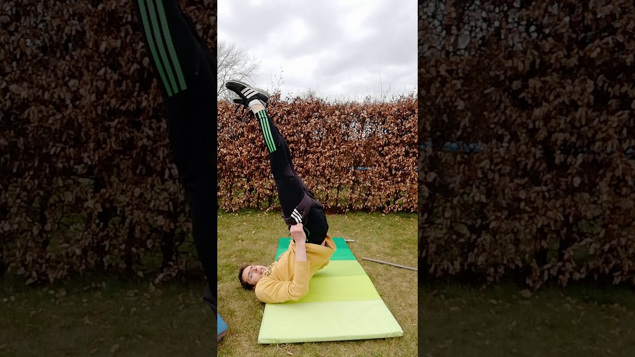 Athlétisme à domicile 17, saut à la perche au jardin !