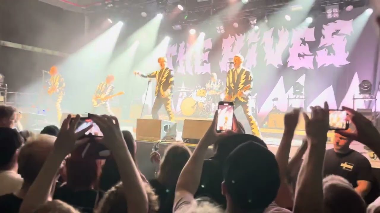 The Hives - Bogus Operandi Live in Cologne Sept. 16th