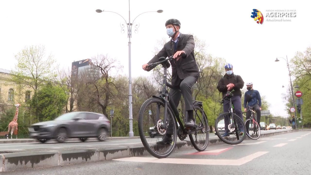 Preşedintele Iohannis - cu bicicleta spre Cotroceni în 'Vinerea Verde'