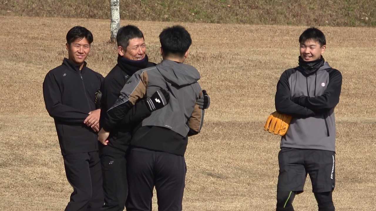 (2本目)【審判ウォッチ（キャンプ編）】オリックスキャンプに派遣されたNPB審判員4名（班長：津川力クルーチーフ）、公園内広場で開校している「津川塾」の様子【2026.2.7＠宮崎市清武総合運動公園】