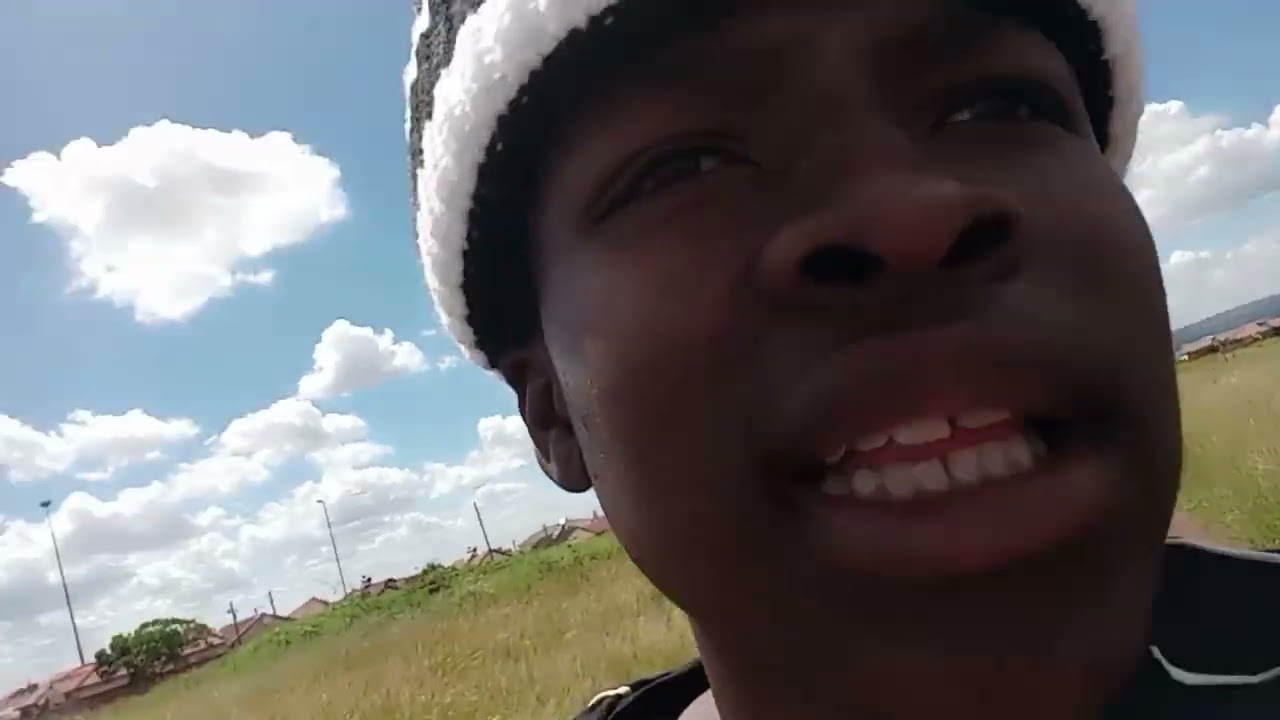 Walking to the mall😭🤧(#myfirstvlog )part 1