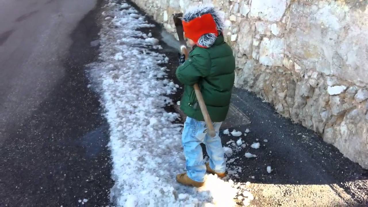 Danielino piccona la neve
